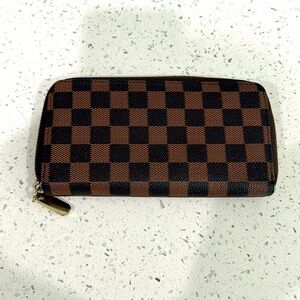 Daisy rose checkered wallet
